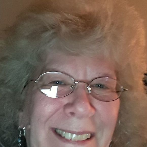 Meet your Posher, Vicki - Picture 1 of 1